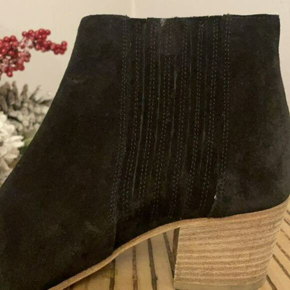 Vince Women's Suede Ankle Booties Black 7M Made in Italy - Picture 3 of 9